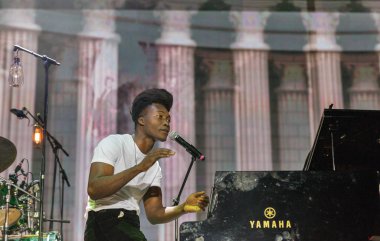Kiev, Ukrayna - 06 Temmuz 2018: Benjamin Clementine, İngiliz ressam, şair, şarkıcı, besteci ve müzisyen gerçekleştirir canlı Ulusal Expocenter Atlas hafta sonu Festivali.