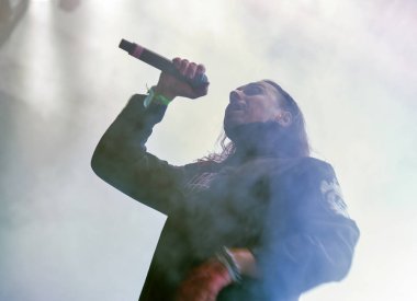 Kiev, Ukrayna - 08 Temmuz 2018: Lacuna Coil, İtalyan gotik metal rock grubu ve onun vokalist Andrea Ferro canlı Atlas hafta sonu Festivalin Ulusal Expocenter gerçekleştirir..