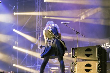 Kiev, Ukrayna - 04 Temmuz 2018: Amerikan Hıristiyan metal rock band tava ve Korey Cooper, ritim gitaristi canlı Ulusal Expocenter Atlas hafta sonu Festivali gerçekleştirir.
