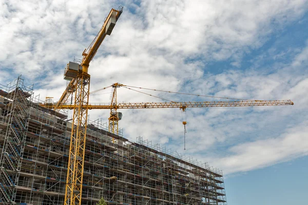 Moderne Baukräne Auf Einer Baustelle — Stockfoto