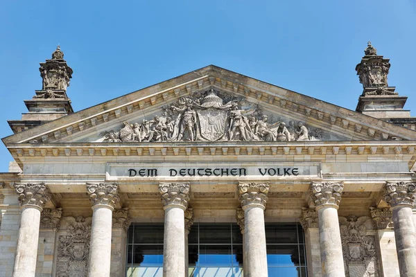 Vue Rapprochée Célèbre Bâtiment Reichstag Façade Centrale Siège Parlement Allemand — Photo