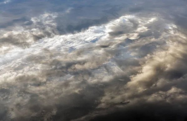 Água Abstrata Com Reflexão Nuvem Fundo — Fotografia de Stock