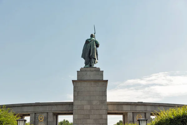 Statue Soviet Soldier Second World War Memorial Built 1945 Berlin — Stock Photo, Image