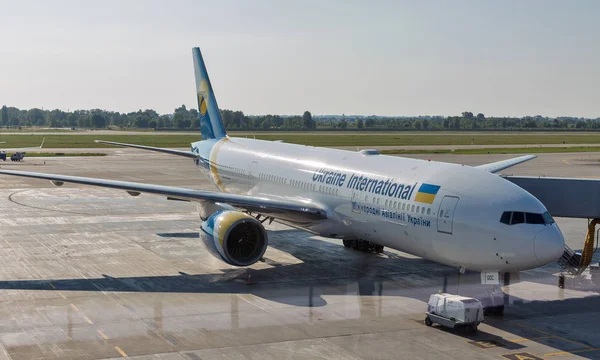 Kiev Ukraine Julho 2018 Ukraine International Airlines Boeing 777 200 — Fotografia de Stock