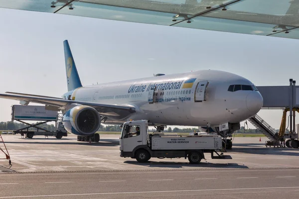 Киев Украина Июля 2018 Года Международные Авиалинии Украины Boeing 777 — стоковое фото