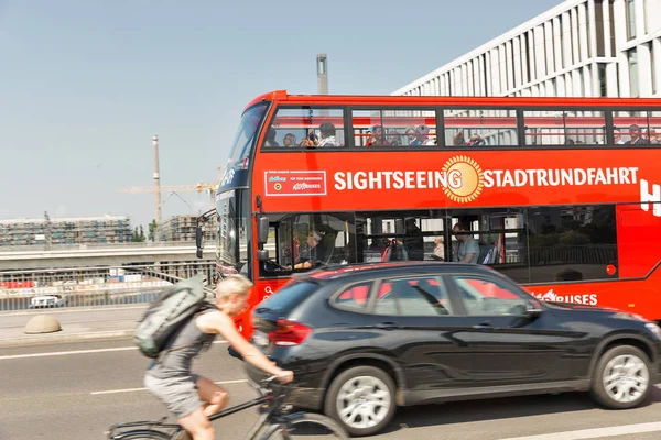 Berlín Alemania Julio 2018 Los Turistas Viajan Autobús Turístico Stadtrundfahrten —  Fotos de Stock