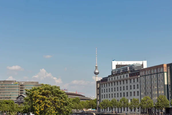 지구의 베를린 2018 베를린 Fernsehturm 백그라운드에서 텔레비전 베를린은 — 스톡 사진
