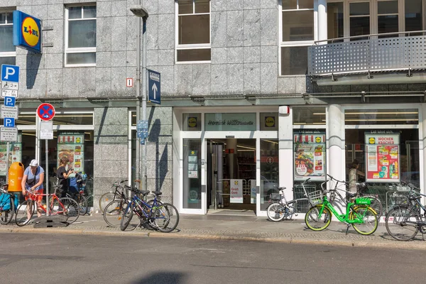 Berlin Germany July 2018 People Visit Lidl Discount Store Luisenstrasse — Stock Photo, Image