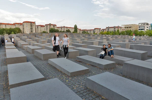 Берлин Германия Июля 2018 Года Люди Посещают Мемориал Убитым Евреям — стоковое фото