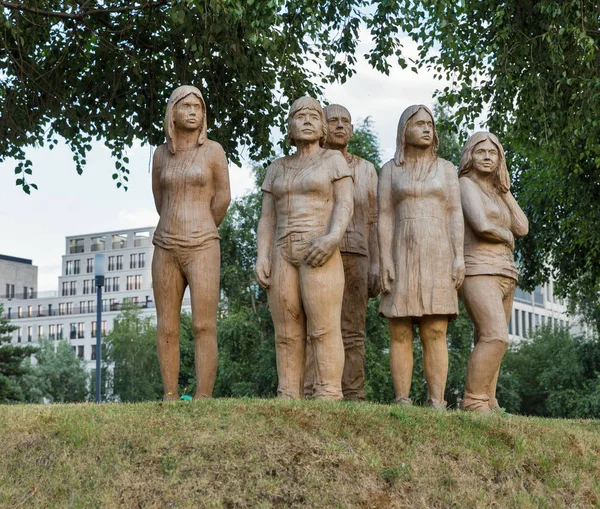 Berlin Tyskland Juli 2018 Familjen Träskulptur Monument Till Avhoppare Ministergarten — Stockfoto