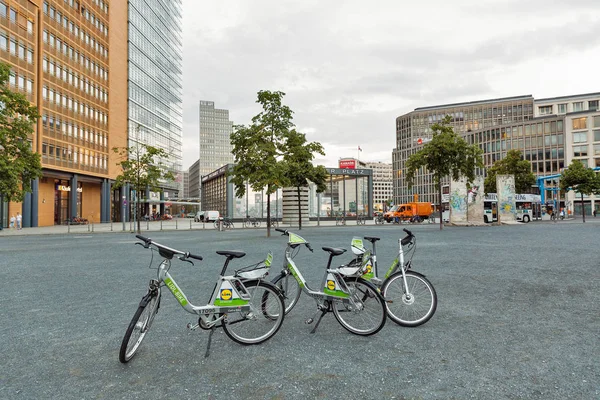 Berlin Jermany July 2018 Langit Kota Dengan Sepeda Sewaan Lidl — Stok Foto