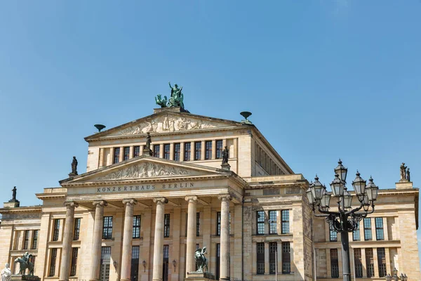 Konzerthaus sur la place Gendarmenmarkt au centre-ville de Berlin, Allemagne . — Photo