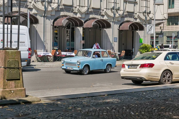 Berlin Germania Iulie 2018 Mașină Tipică Germană Vintage Trabant Piața — Fotografie, imagine de stoc