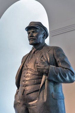 Berlin, Almanya - 14 Temmuz 2018: Bronz heykeli Sovyet heykeltıraş Matvey Manizer Alman Tarih Müzesi (Deutsches Historisches Müzesi nde tarafından Vladimir Lenin (1925)).