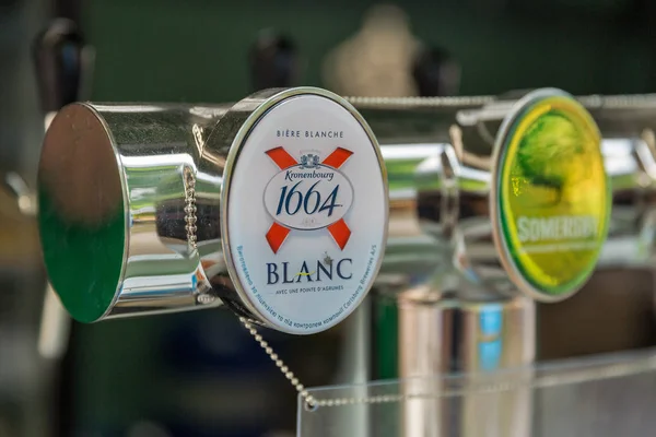 Kiev Ucrania Julio 2018 Cerveza Kronenbourg Blanc Sidra Somersby Bar —  Fotos de Stock