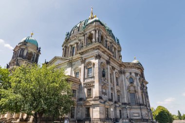 Güneşli bir gün, Berliner Dome Cathedral dış, Berlin, Almanya-Müze Adası.
