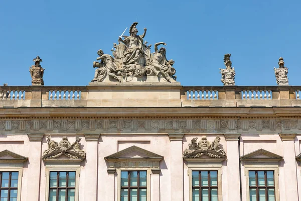 Zeughaus Eller Gamla Arsenal Tak Skulptur Det Tyska Historiska Museet — Stockfoto