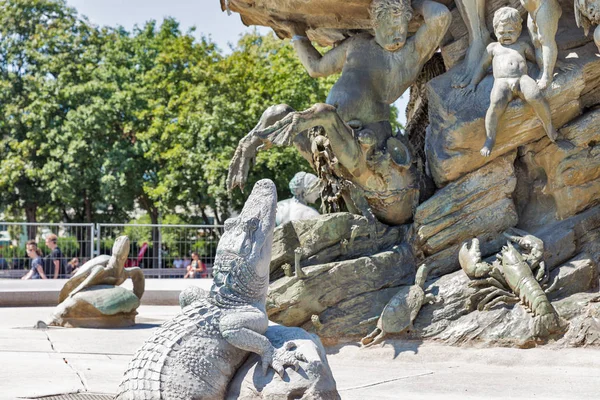 德国柏林 2018年7月14日 海王星喷泉或海王星 它建于 1891年 1969年搬迁到亚历山大广场 周围有四名妇女代表普鲁士的四条主要河流 — 图库照片