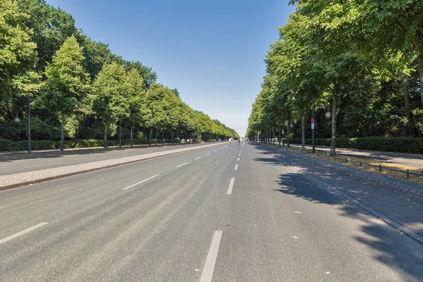 Lidé Chodí Hlavní Ulici Letním Parku Tiergarten Berlín — Stock fotografie