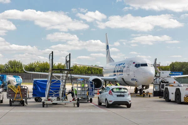 ベルリン ドイツ 2018 Utair ボーイング旅客機テーゲル空港オットー リリエン タール国際空港でタキシングします Utair はハンティ マンシースク空港に本社を持つロシアの航空会社です — ストック写真