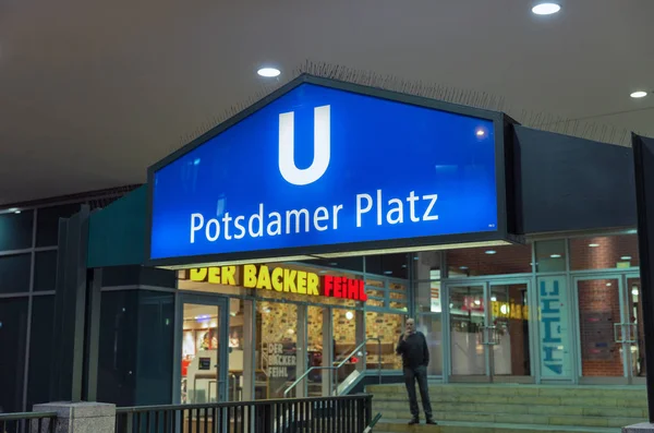 Berlin Allemagne Novembre 2018 Les Gens Visitent Station Bahn Potsdamer — Photo