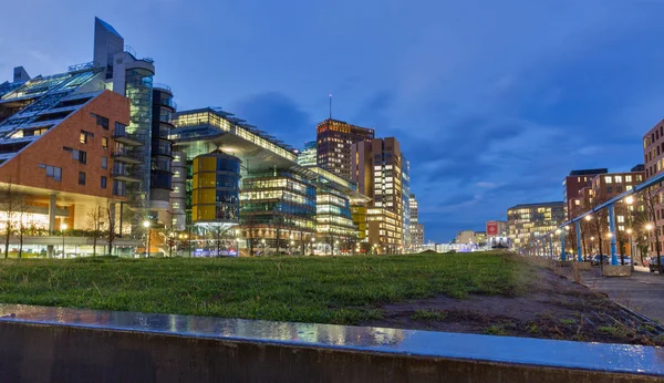 Berlin Almanya Kasım 2018 Modern Fütüristik Mimarinin Gece Tilla Durieux — Stok fotoğraf