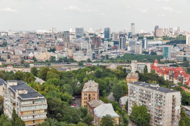 Kiev şehir manzarası yukarıdan, Kiev şehir cityscape, Ukrayna'nın başkenti hava üstten görünüm.