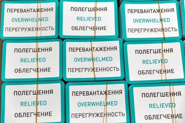 Колоды Карт Надписями Перегружены Освобожден Украинском Английском Русском Языках Крупным — стоковое фото