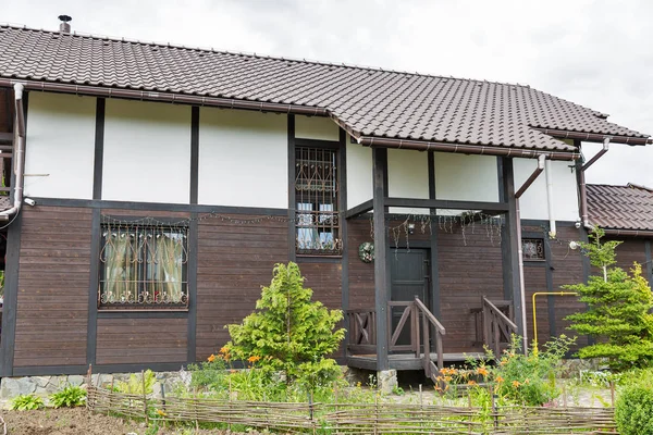 Modern Wooden Two Storey Cottage Facade Suburb — Stock Photo, Image