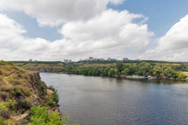 Khortytsia Island, Zaporizhia cityscape ve nehir Dinyeper, Ukrayna.