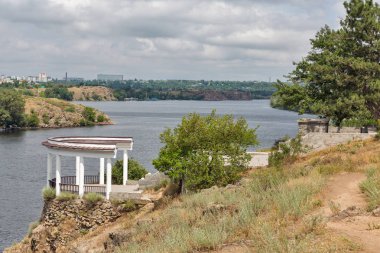 Khortytsia Island, Zaporizhia cityscape ve nehir Dinyeper, Ukrayna.