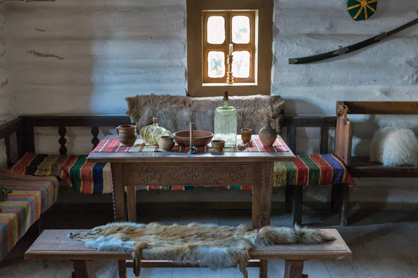 Interior de la casa cosaca. Isla de Jortytsia, Ucrania . — Foto de Stock