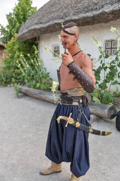 Ukrainian Cossack portrait in Zaporozhian Sich. Khortytsia island, Ukraine. — Stock Photo, Image