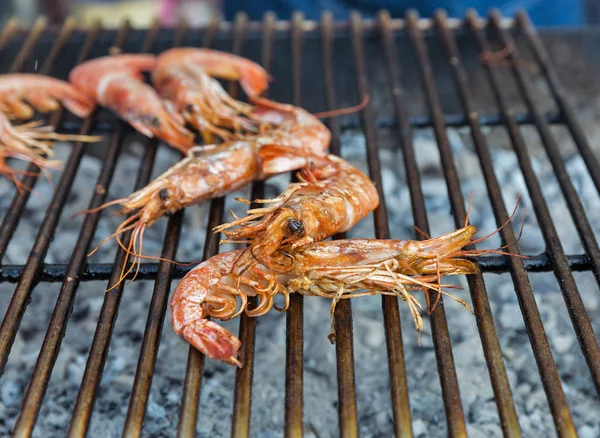 Shrimps cooked on the grill — Stock Photo, Image