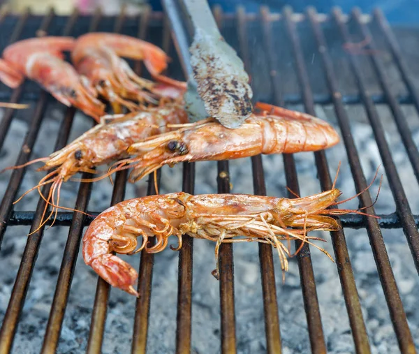 Shrimps cooked on the grill — Stock Photo, Image
