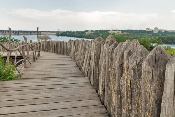 Zaporozhskaya Sich gebouwen op Khortytsia eiland, Oekraïne. — Stockfoto