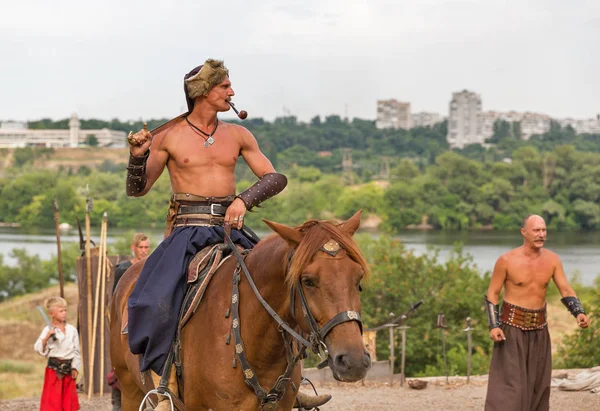 Ukrainian Cossacks in Zaporozhian Sich. Khortytsia island, Ukraine. — Stock Photo, Image