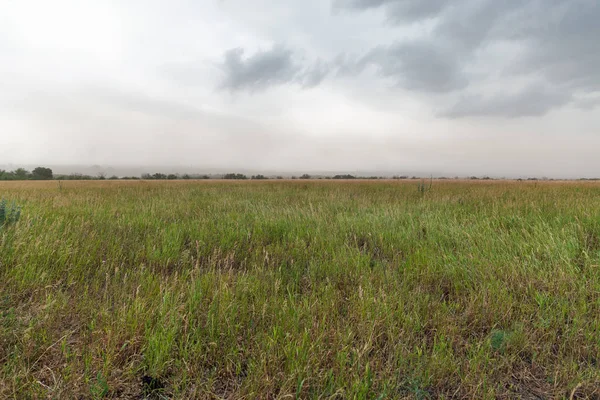 Cielo del trueno sobre la isla de Jortytsia, Ucrania — Foto de Stock