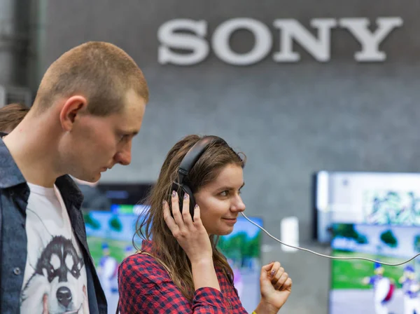 People visit Sony headphones booth during CEE 2019 in Kyiv Ukraine . — Stock Photo, Image