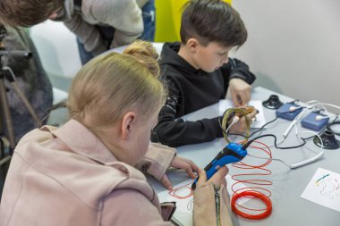 Polaroid oyun 3D Pen at Cee 2019 Kiev, Ukrayna.