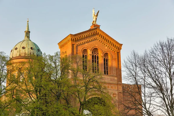 Фасад церкви Михаила в Берлине, Германия . — стоковое фото