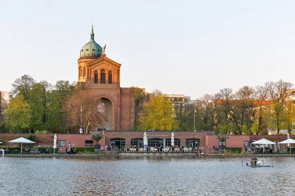 Angel pond in Berlijn, Duitsland. — Stockfoto