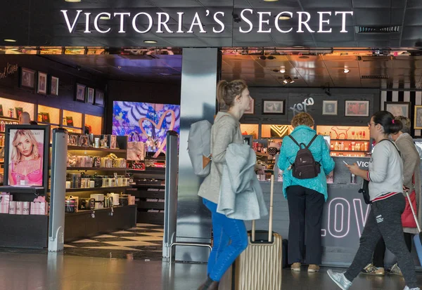 Victoria 's Secret Shop auf dem internationalen Flughafen Boryspil, Ukraine. — Stockfoto