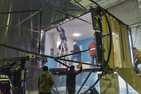 Instalado cuarto de baño moderno en una plataforma giratoria en Kiev, Ucrania . —  Fotos de Stock