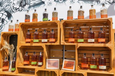 Art Zavod Platforma'daki Bulleit Viski standı. Kiev, Ukrayna.