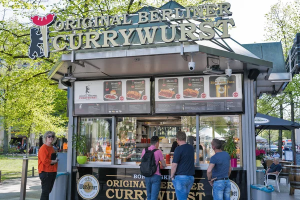 Orijinal Berliner Currywurst açık hava kafesi, Almanya — Stok fotoğraf