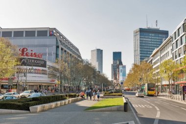 Berlin'de Kurfurstendamm sokak, Almanya.