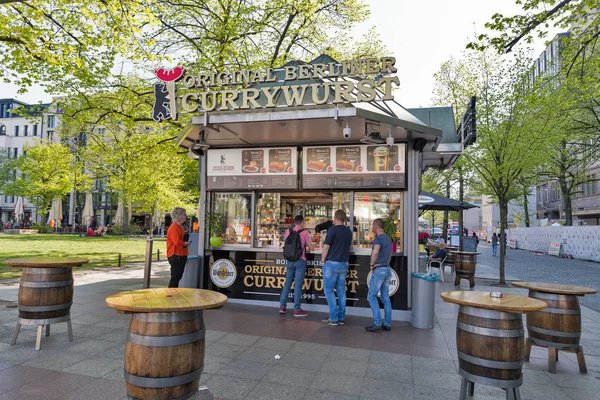 Original Berliner Currywurst Outdoor Café, Németország — Stock Fotó