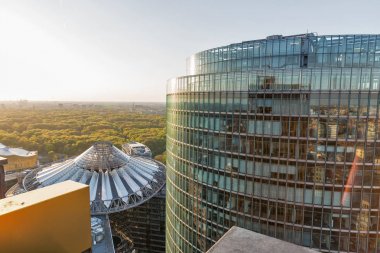 Berlin akşam havadan Cityscape, Almanya.