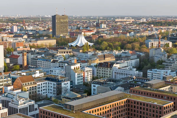 Berlin evening aerial cityscape, Alemanha . — Fotografia de Stock